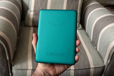 The back of the Amazon Kindle Paperwhite Signature Edition featuring a metallic jade finish.