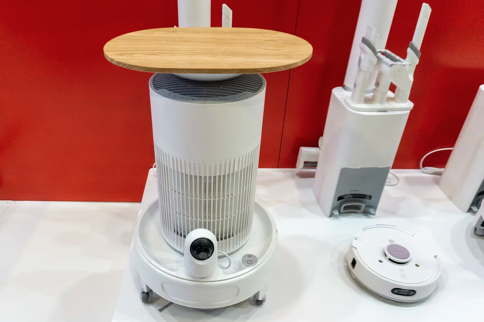 A vacuum robot with a table.