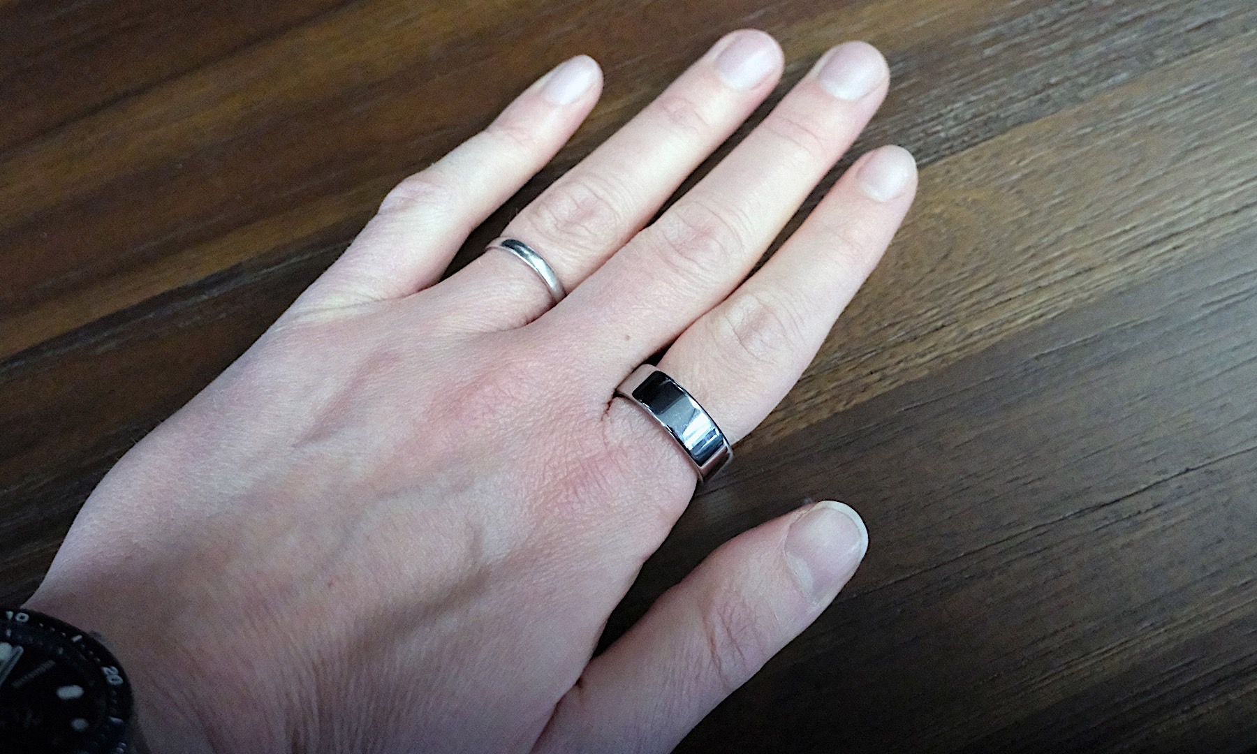 Image of a hand wearing the Oura Ring 4