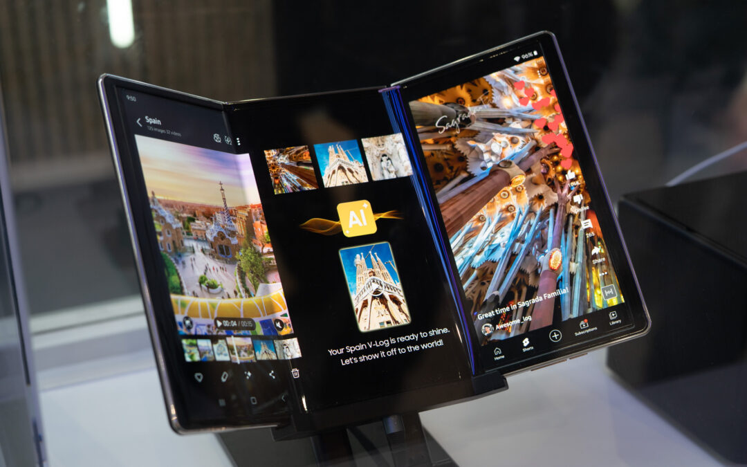 Samsung seems to have leaked its own trifold phone design