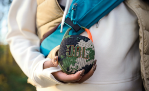 The JBL Clip 5 attached to a bag.