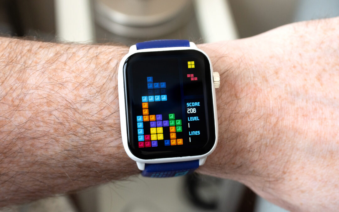 This Tetris-playing watch struggles with the one thing it should be great at
