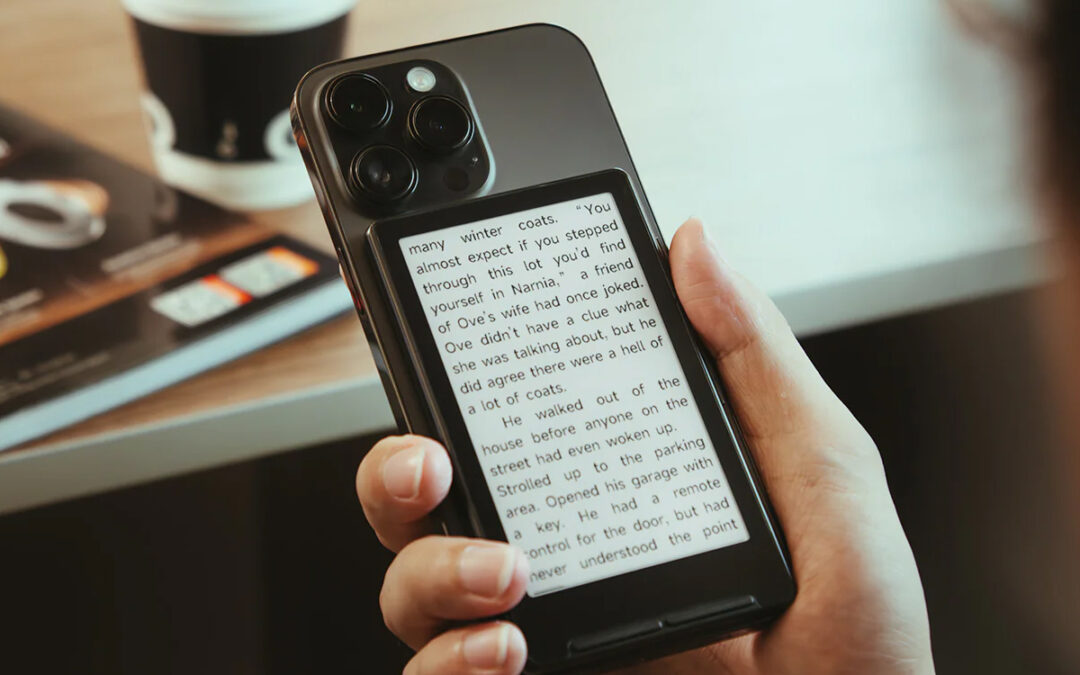 This tiny magnetic e-reader sticks to the back of your iPhone