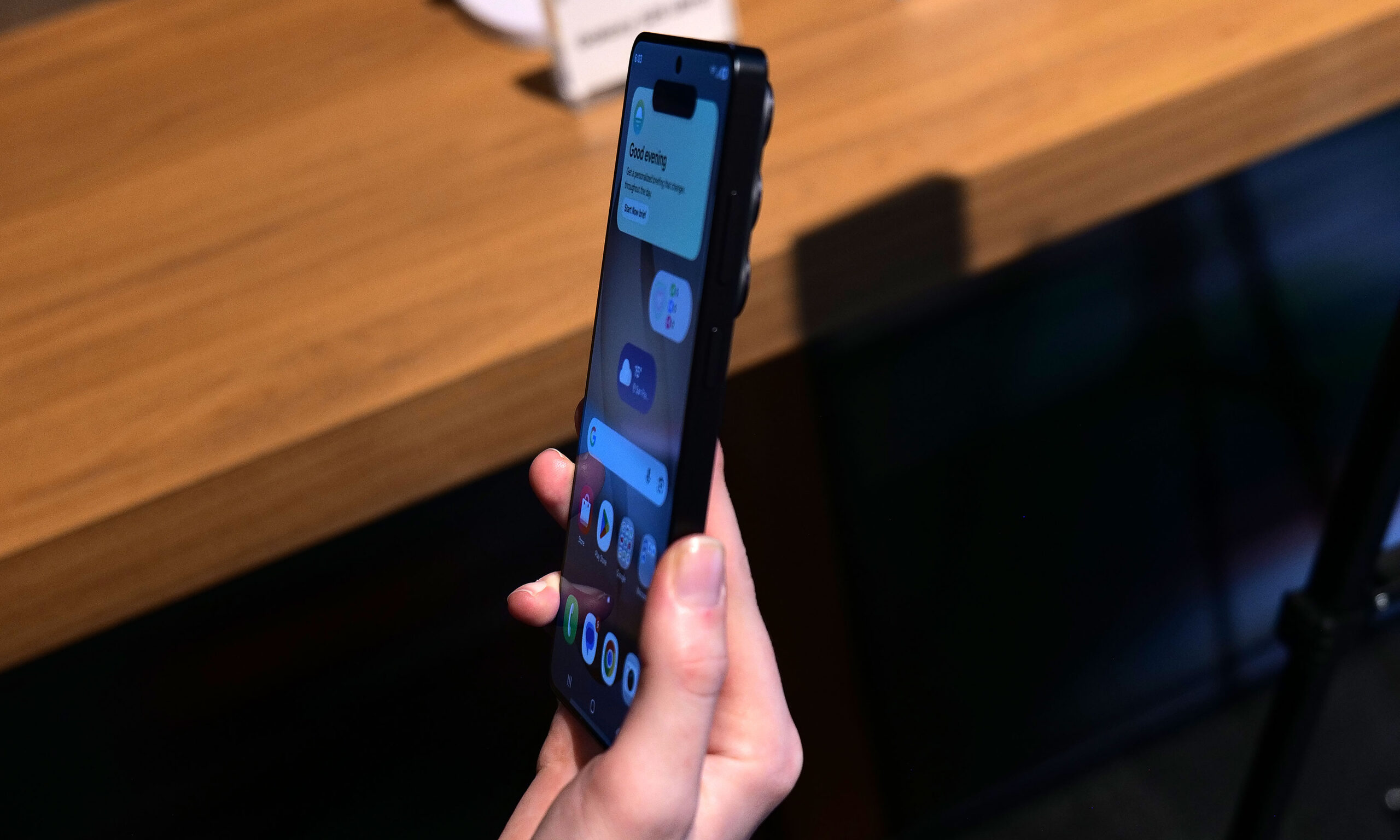 If you look closely at the top of the phone, you can see where a notification has been blacked out via the S26 Ultra's Privacy Display. 