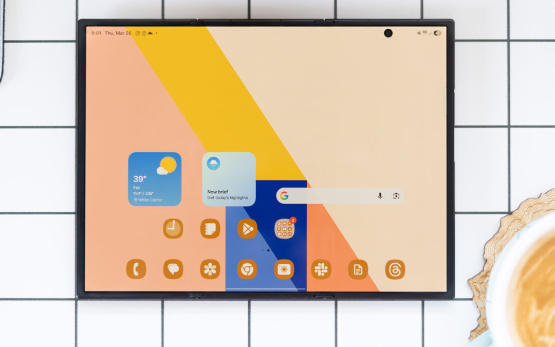 My brief, weird time with the Samsung TriFold