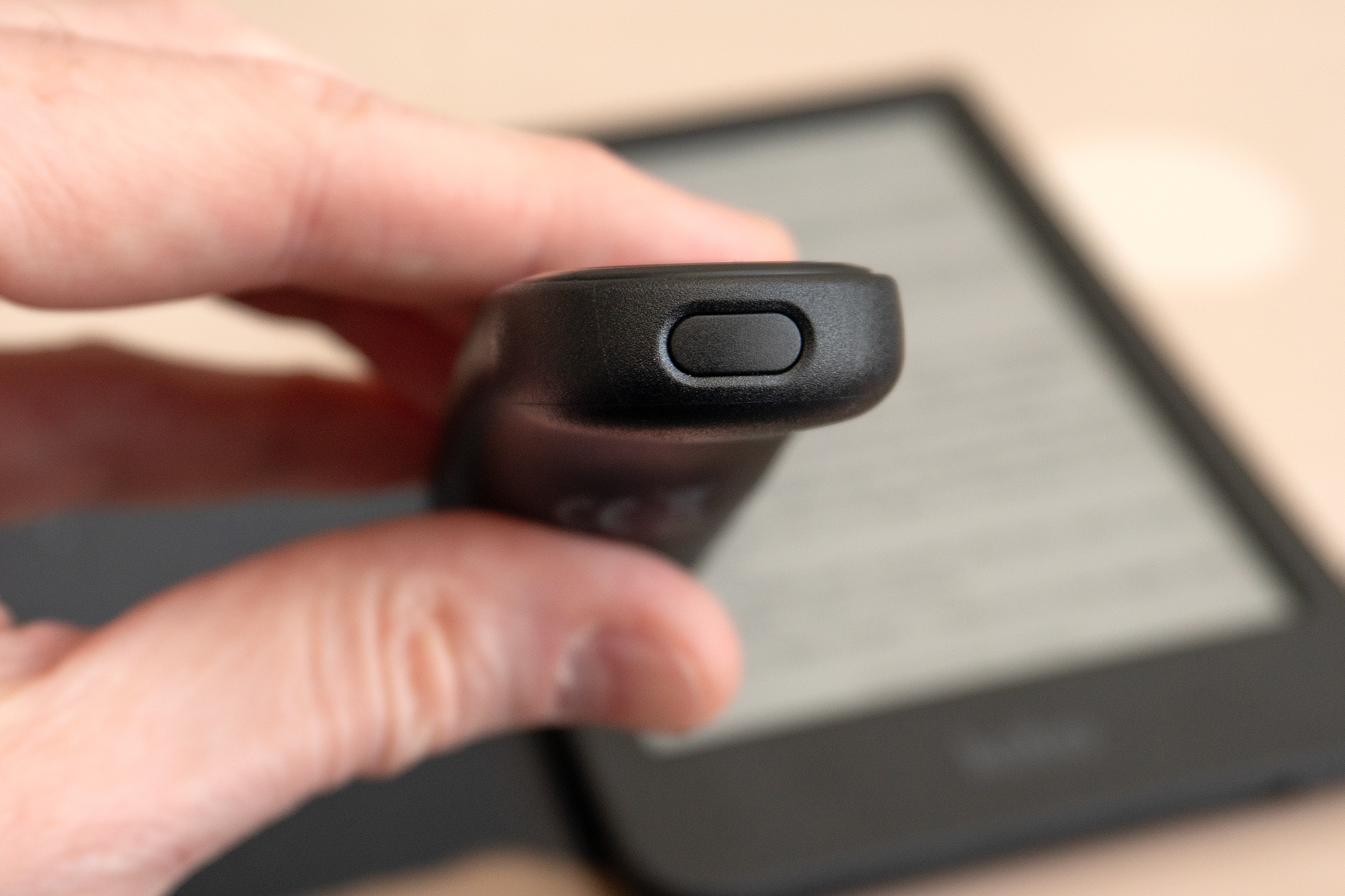 A close-up of the pairing button on the front of the Kobo Remote.