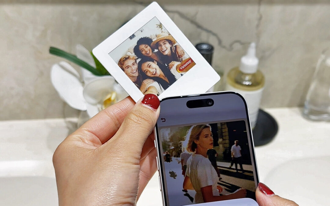 These electronic Polaroids are powered by your phone’s NFC chip