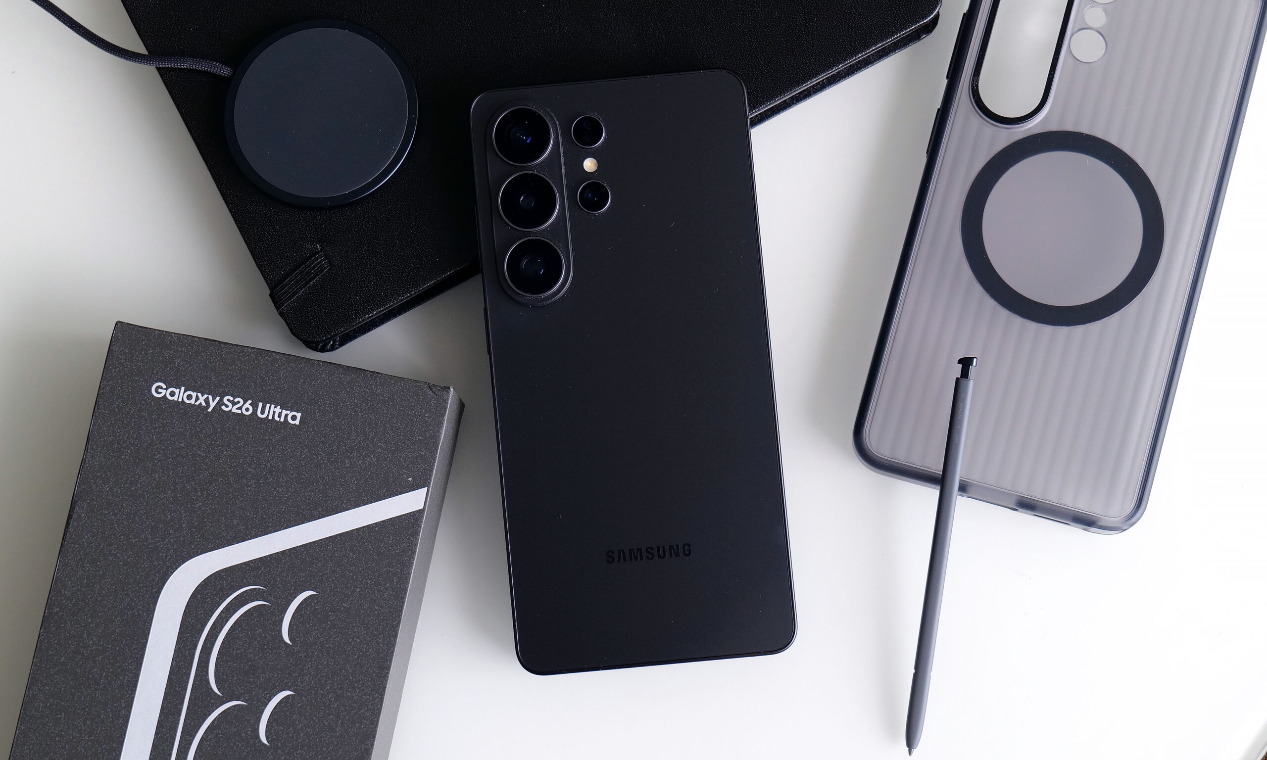This better be the last time Samsung skips putting a magnetic ring inside the Galaxy S line. 