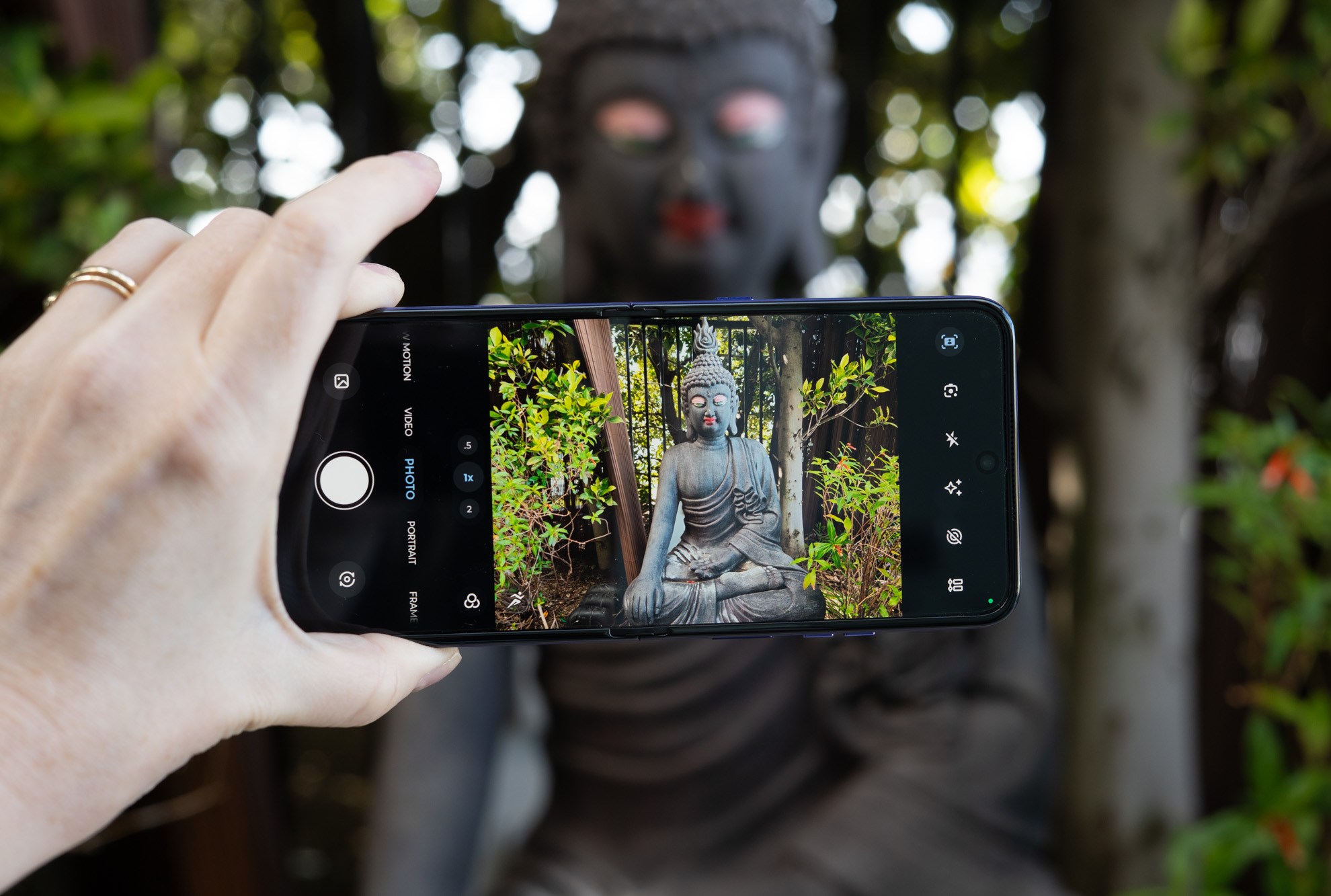 Motorola Razr Ultra showing camera app