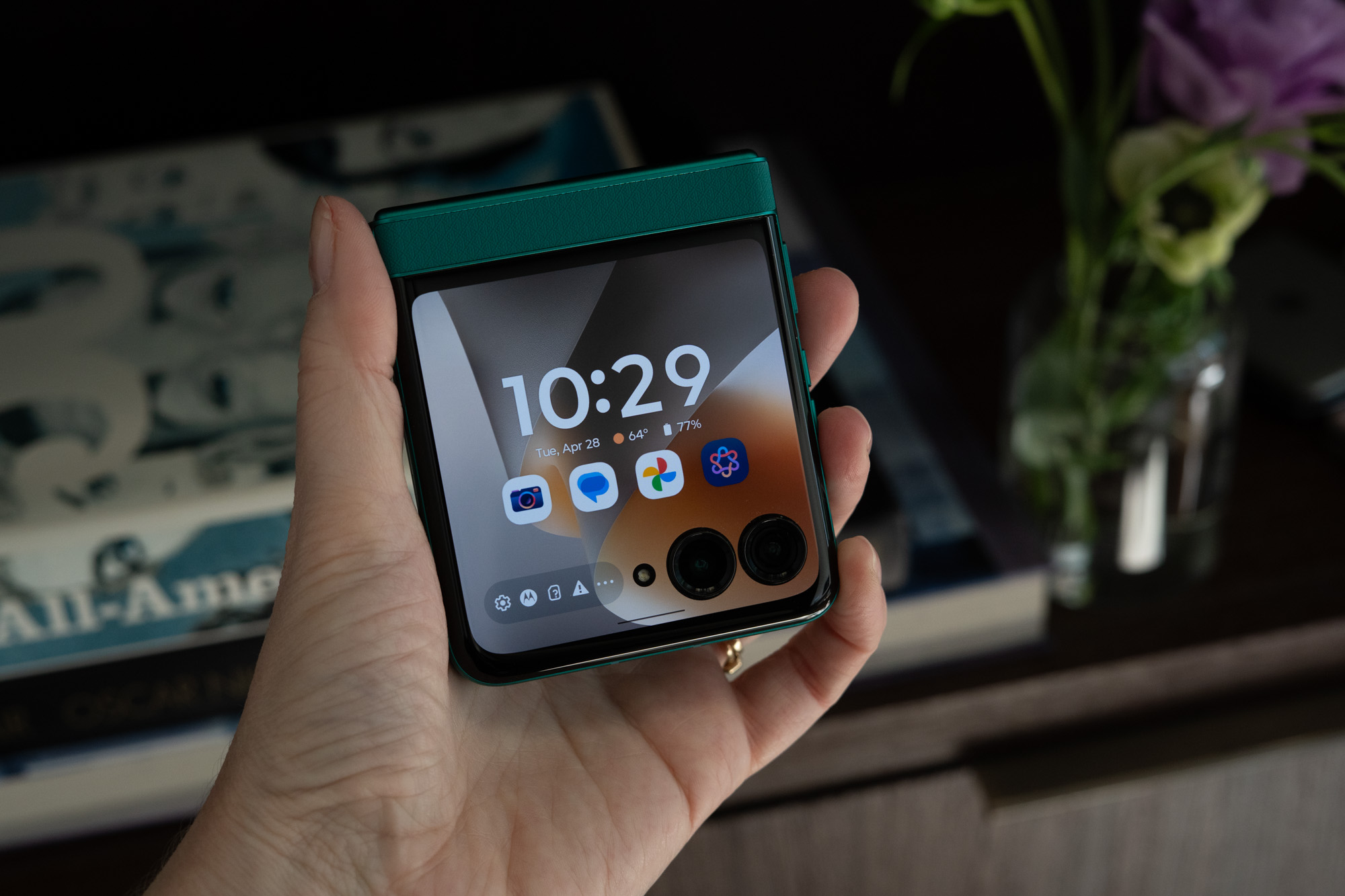 Motorola Razr 2026 showing cover screen