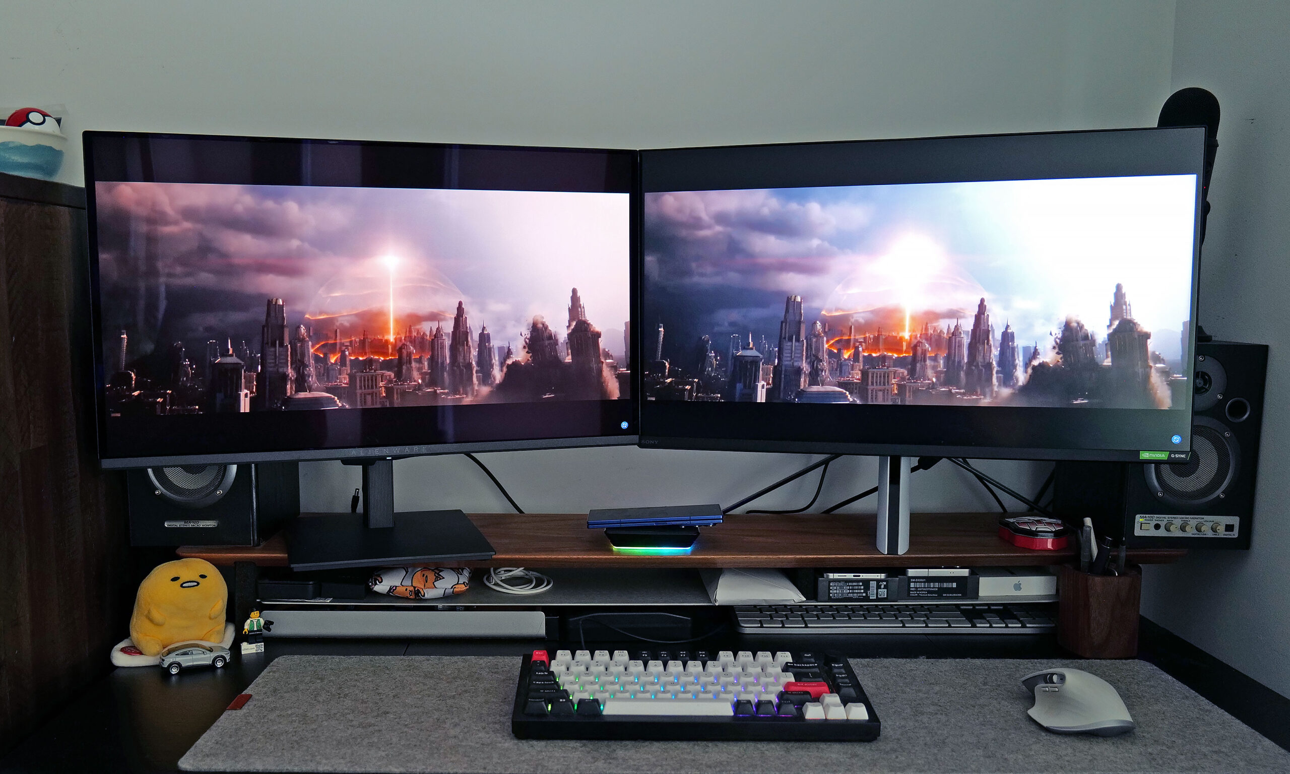 Here's a direct comparison between the AW2726DM and the Sony Inzone M9, the latter of which cost $900 when it came out in 2022. 