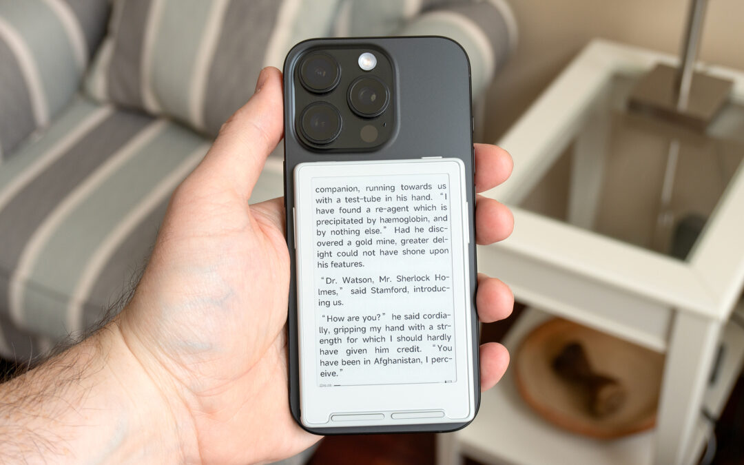 This even smaller credit card-sized e-reader has one tragic flaw