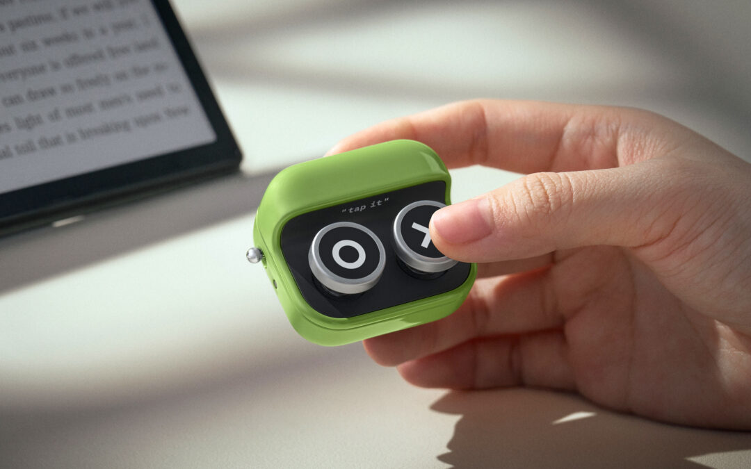 Boox’s new page-turning e-reader remote is a tiny two-button keyboard
