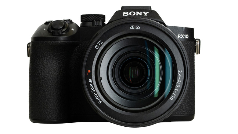Sony’s RX10 V superzoom finally arrives with a new design and 4K 120p video