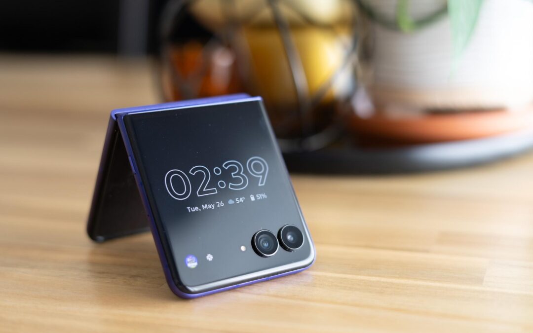 De-Googled GrapheneOS is coming to Motorola’s foldables next year