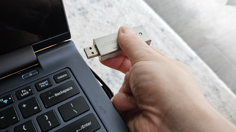 Are USB flash drives becoming obsolete?