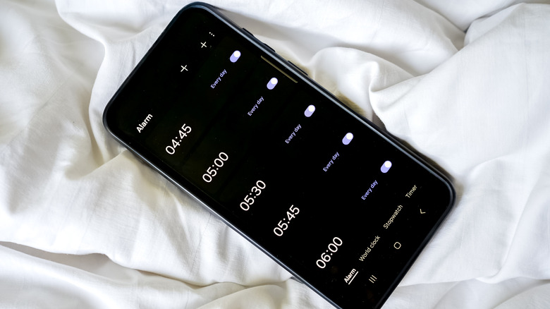 How to make your Android alarm ring at full volume even when your calls are muted