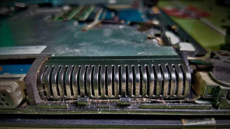 How to properly clean your laptop fan