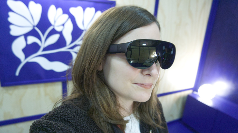 Meta VR Glasses hands-on: Hand and eye tracking is so much better than a controller