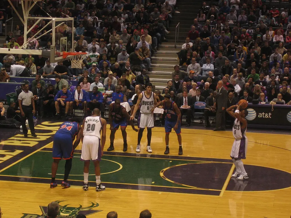 Basketball players from the New York Knicks and Milwaukee Bucks during a game.