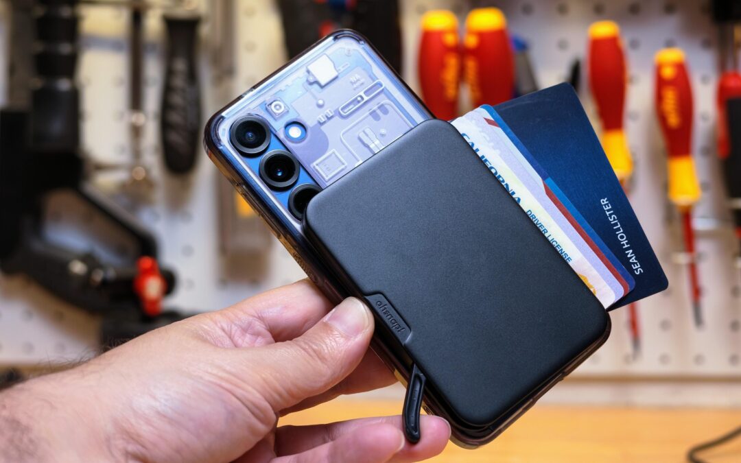 This toolless modular lever-action wallet is the coolest I’ve stuck to my phone