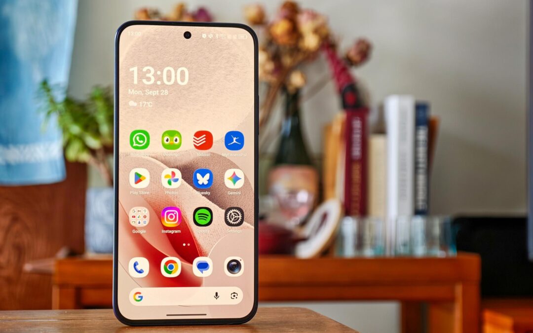TCL’s paperlike OLED phone made me more excited for the iPhone Duo